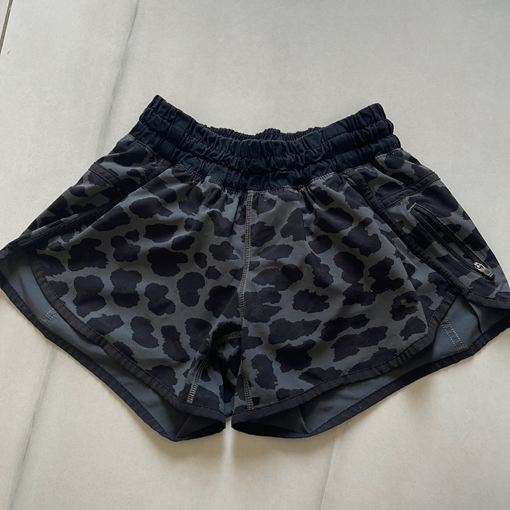 Lululemon size 4. Good condition